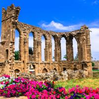 СЕВЕРЕН КИПЪР – МЕЖДУ ДВА СВЯТА